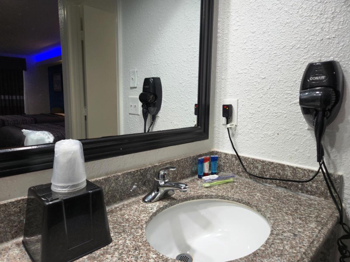 | Express Inn Tomball