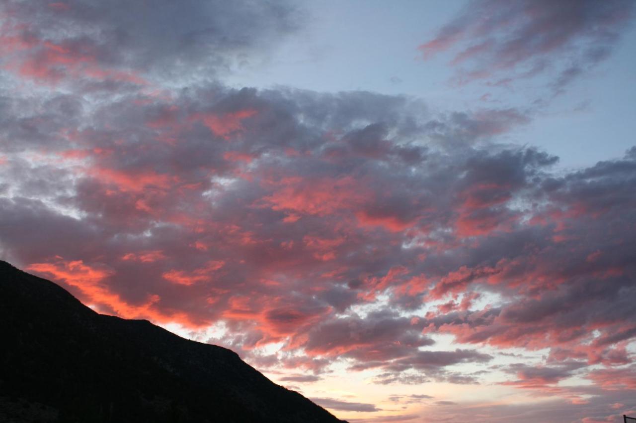 | Lake View Lodge