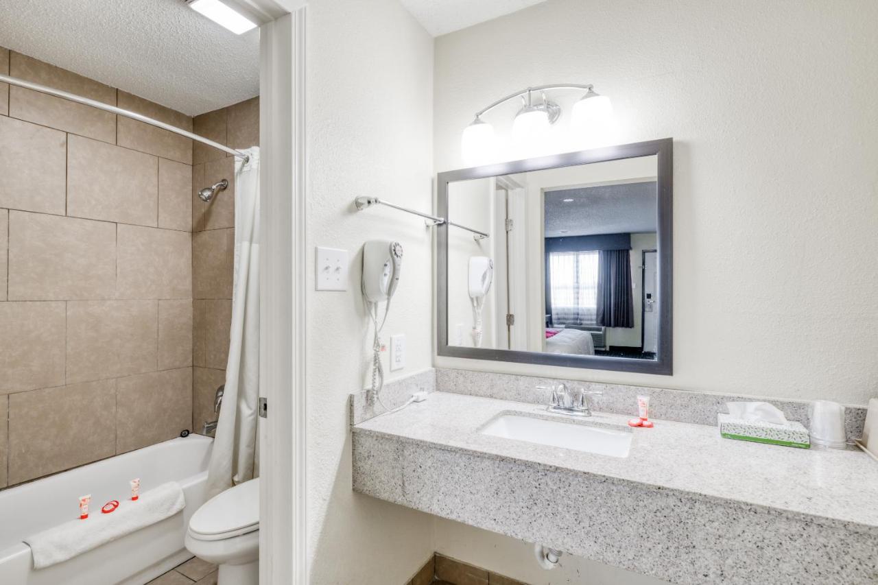 | OYO Hotel Rosenberg TX I-69