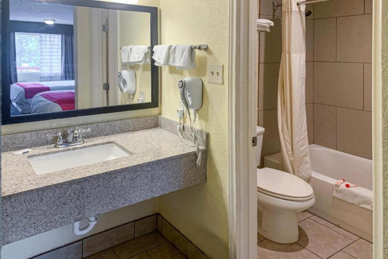 | OYO Hotel Rosenberg TX I-69