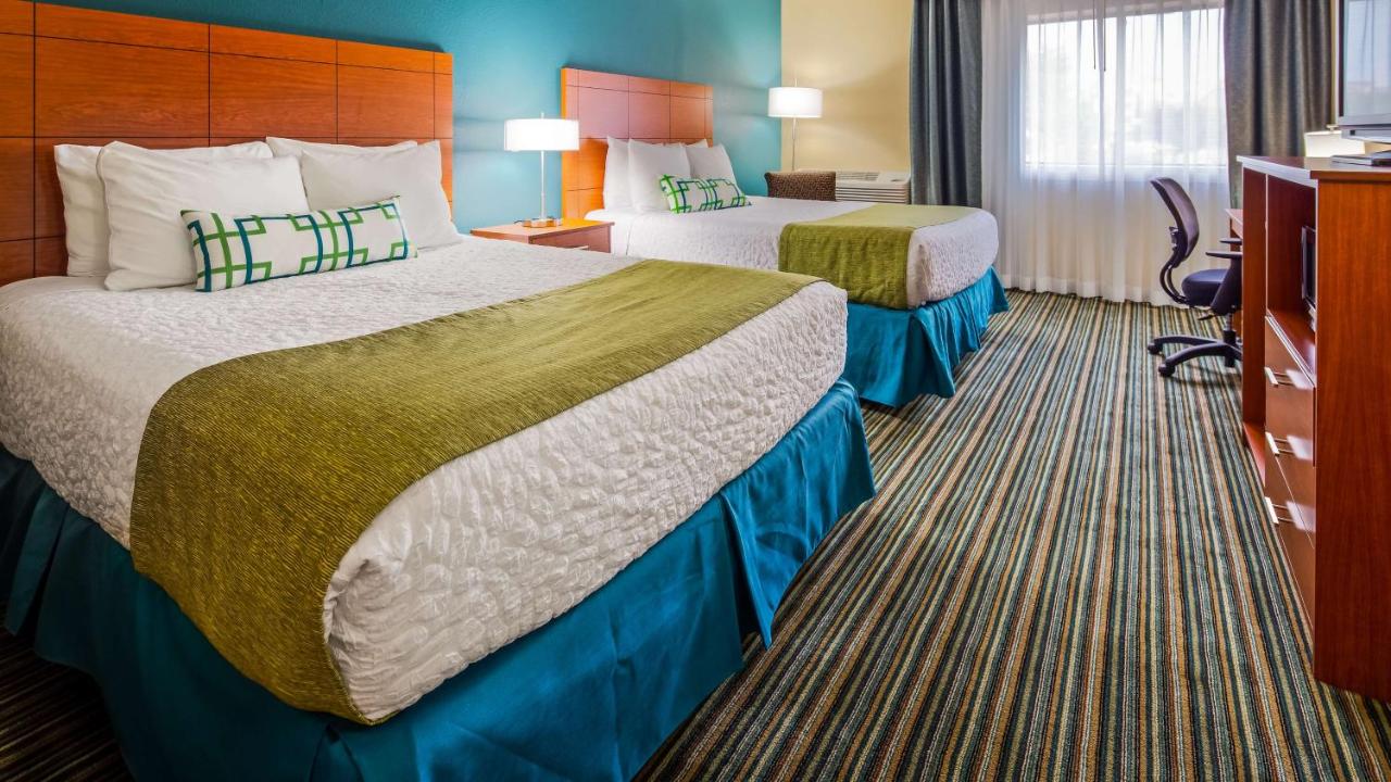 Queen Room with Two Queen Beds at Best Western Warren Hotel