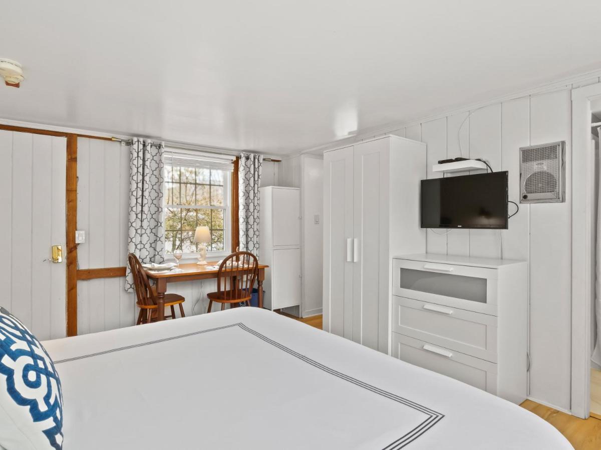  | The Seagrove Suites & Guest Rooms