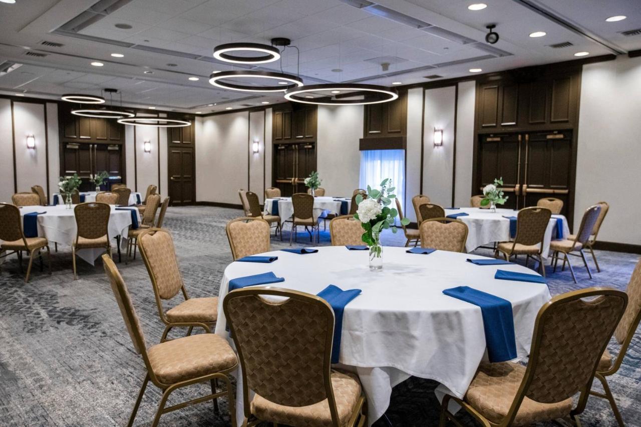| Delta Hotels by Marriott Burlington