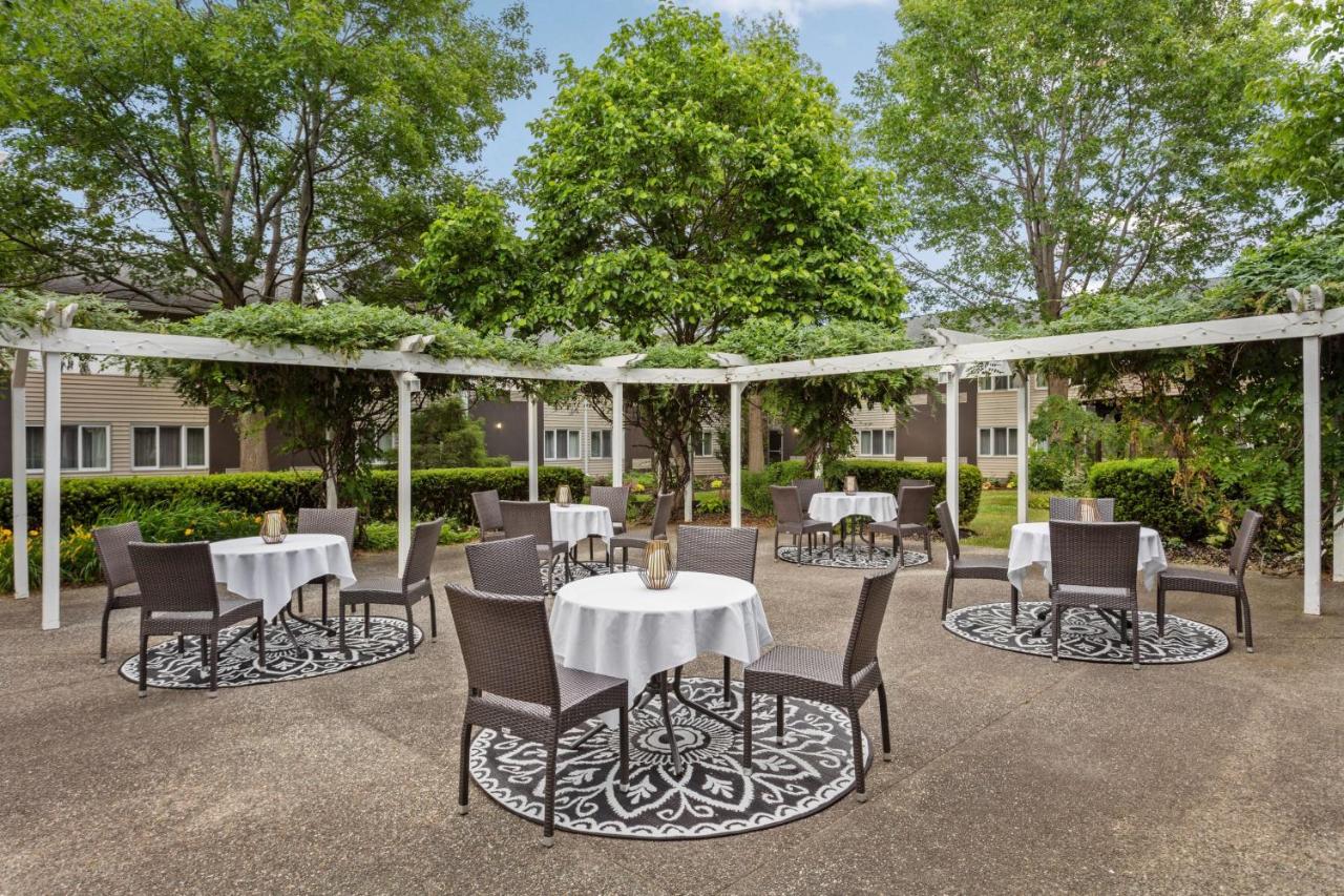 | Delta Hotels by Marriott Burlington