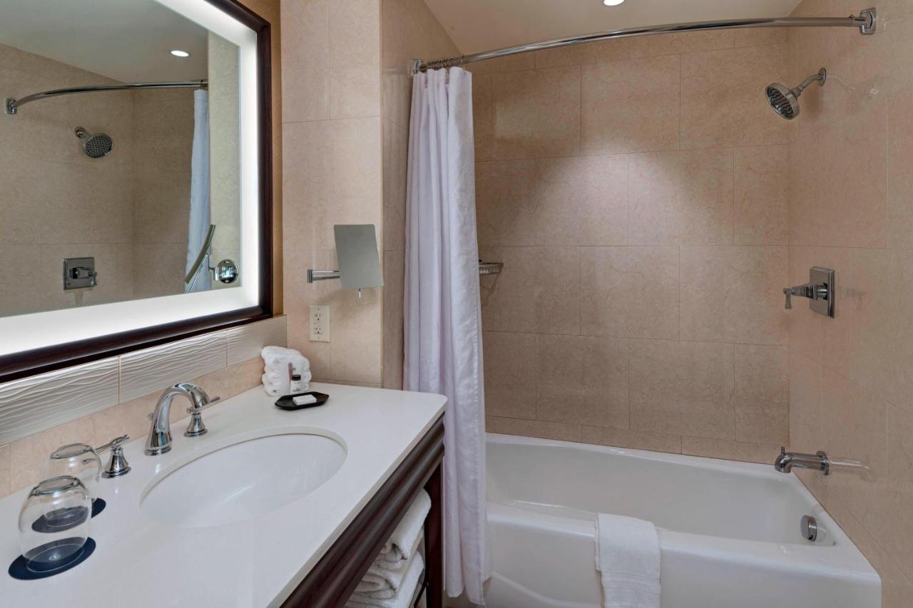Guest room, 2 Queen, Pool view at Sheraton Austin Georgetown Hotel & Conference Center