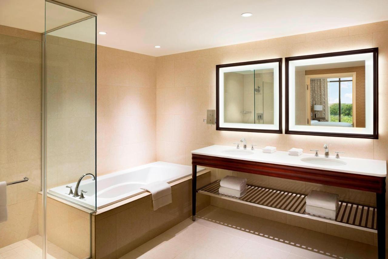 1 Bedroom Suite, 1 King, Corner room at Sheraton Austin Georgetown Hotel & Conference Center