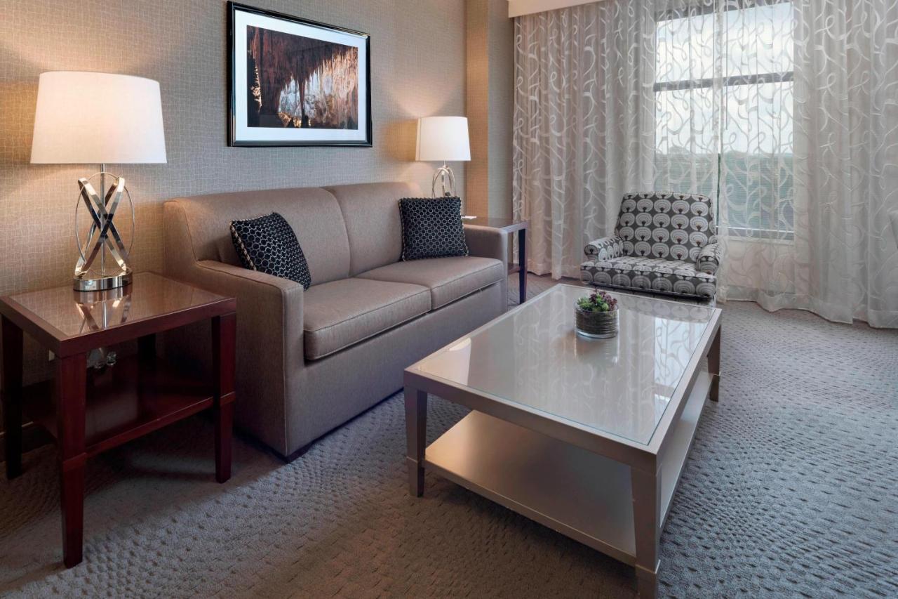 1 Bedroom Suite, 1 King, Corner room at Sheraton Austin Georgetown Hotel & Conference Center
