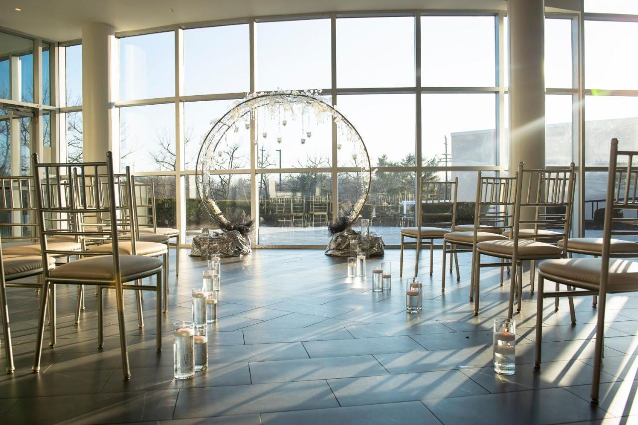 | Sheraton Eatontown Hotel