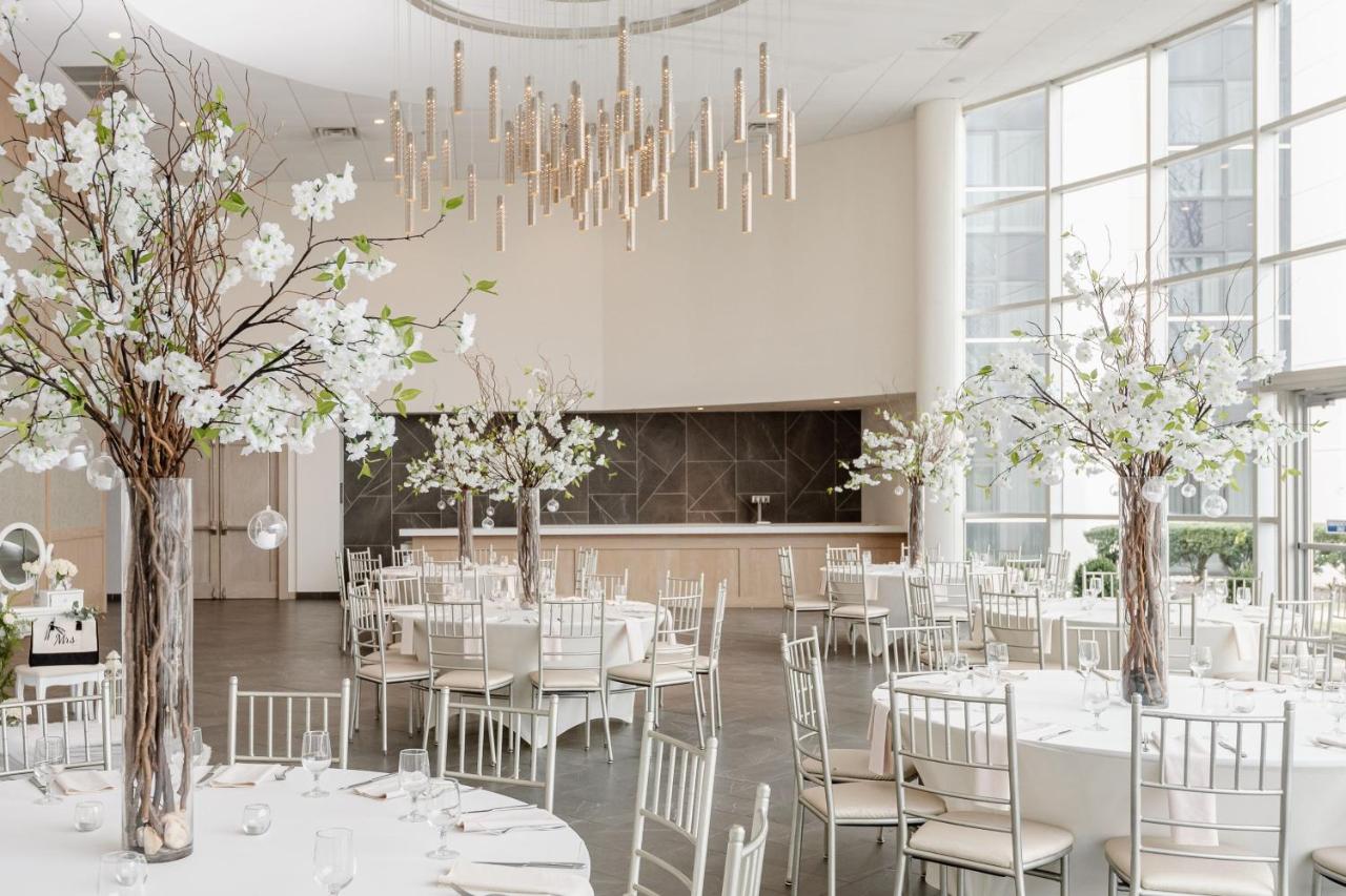 | Sheraton Eatontown Hotel