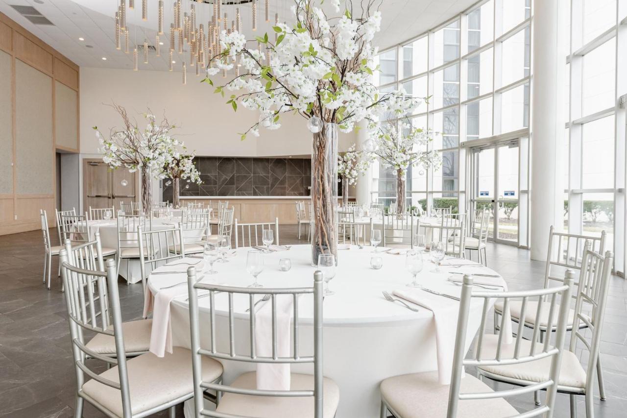 | Sheraton Eatontown Hotel