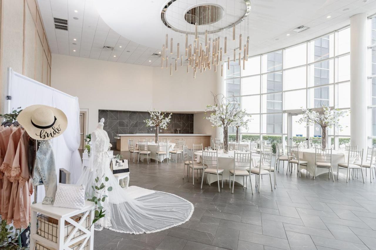 | Sheraton Eatontown Hotel