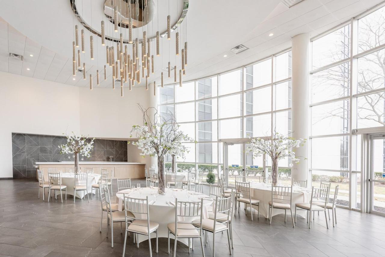| Sheraton Eatontown Hotel