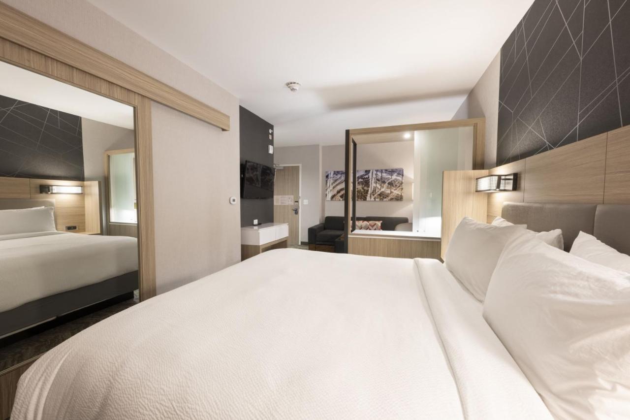 King Suite with Trundle Bed at SpringHill Suites by Marriott Colorado Springs Downtown