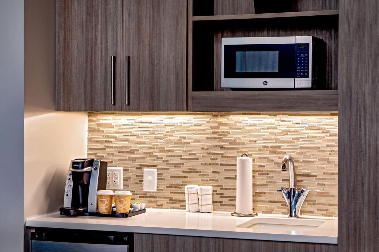 Deluxe King Room with Kitchenette at Element by Marriott Hampton Peninsula Town Center