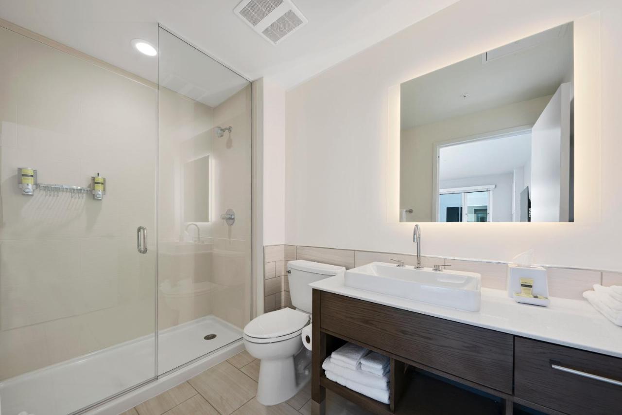  | Element Hampton Peninsula Town Center