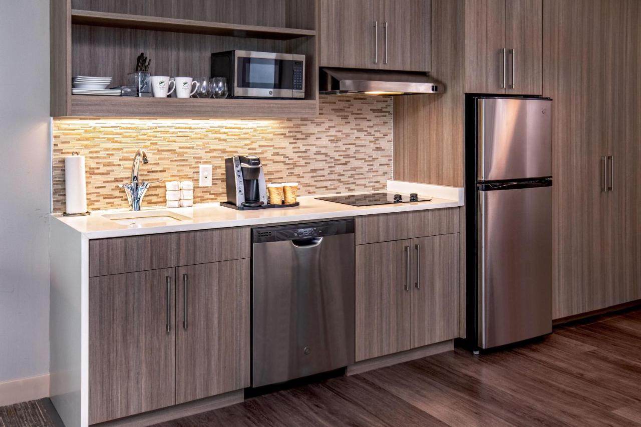  | Element Hampton Peninsula Town Center