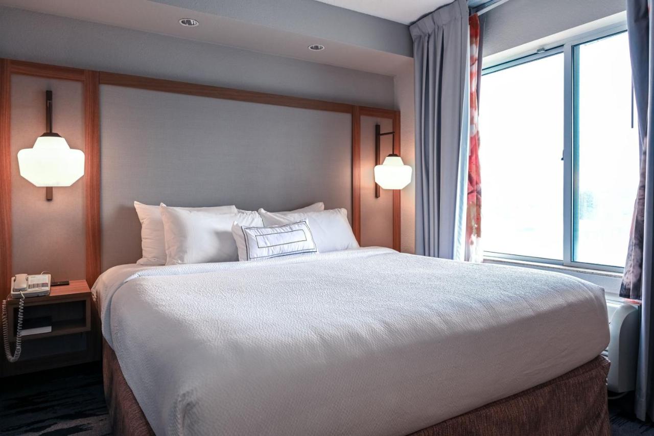 King Suite with Sofa Bed at Fairfield Inn & Suites by Marriott Indianapolis Noblesville