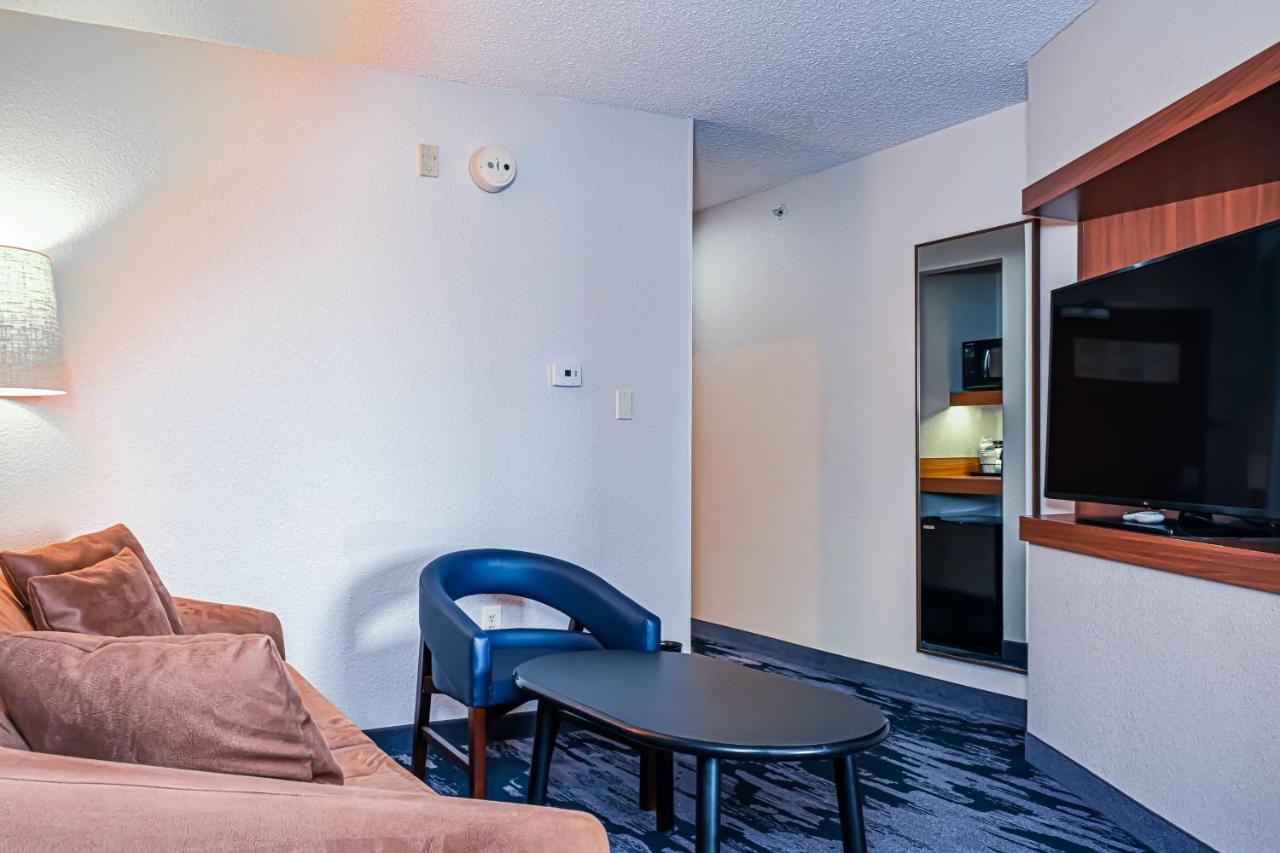 King Suite with Sofa Bed at Fairfield Inn & Suites by Marriott Indianapolis Noblesville