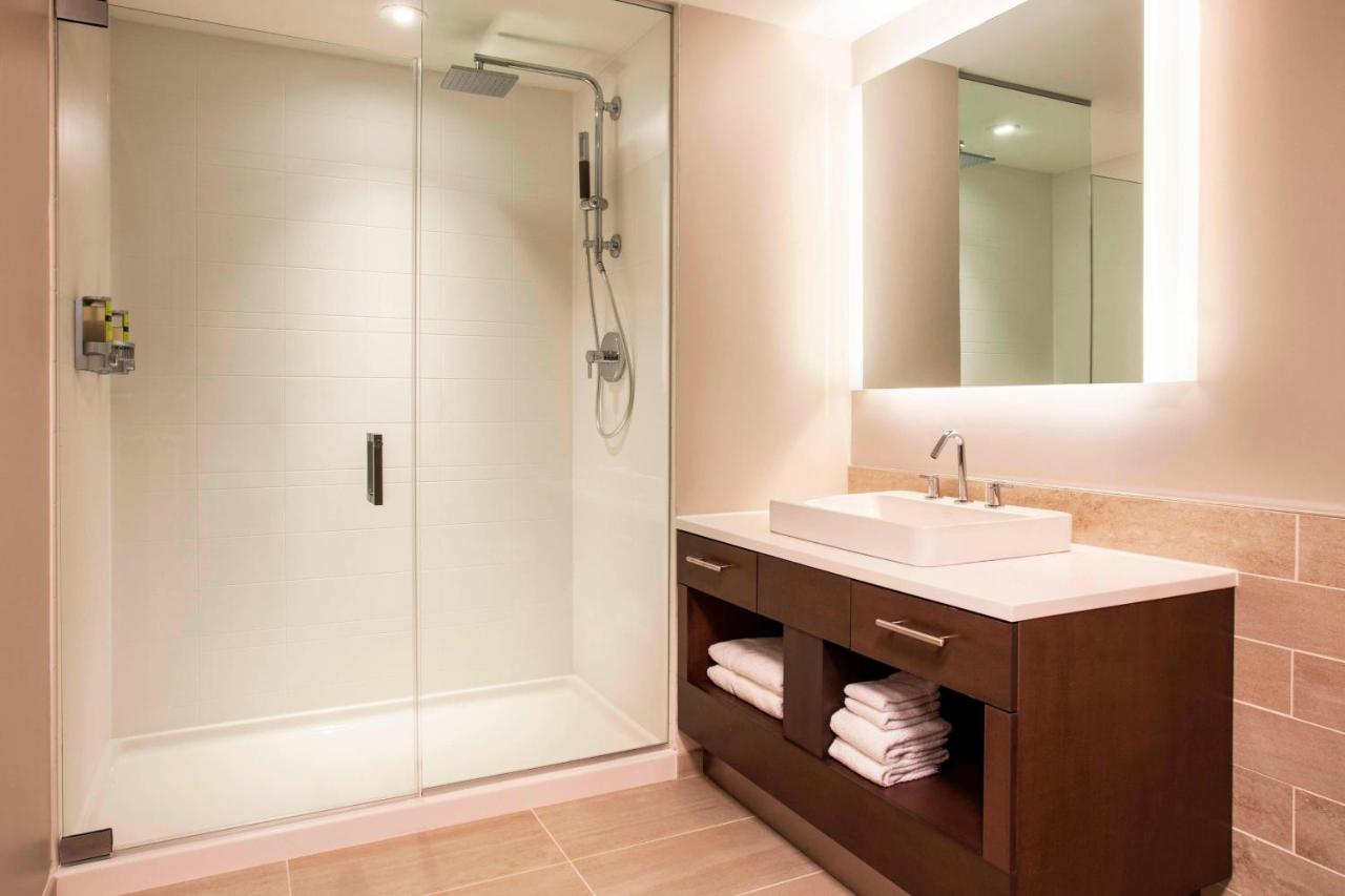 Traditional King, Guest room, 1 King at Element by Marriott Boston Seaport District