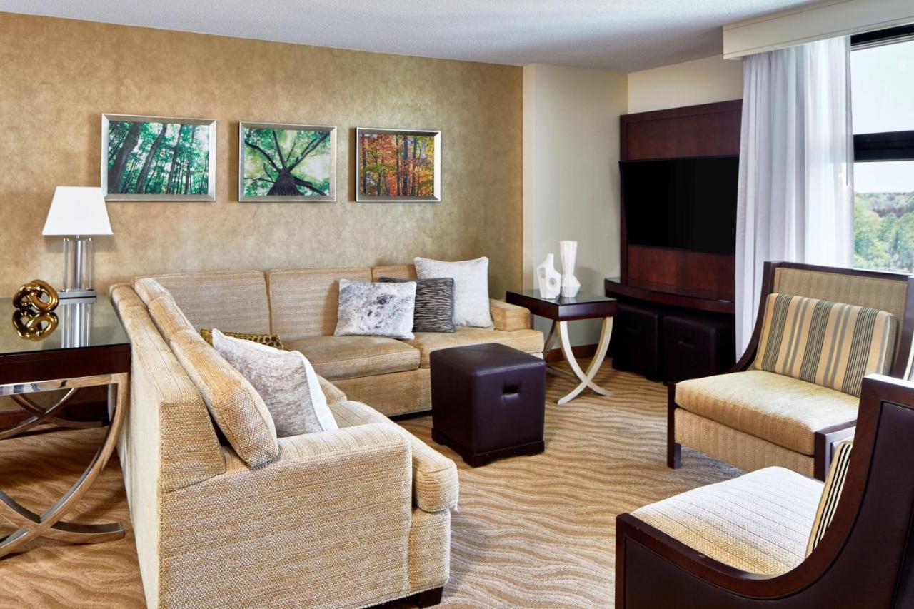 Concierge level, 1 Bedroom Junior Suite, 1 King at Atlanta Marriott Alpharetta