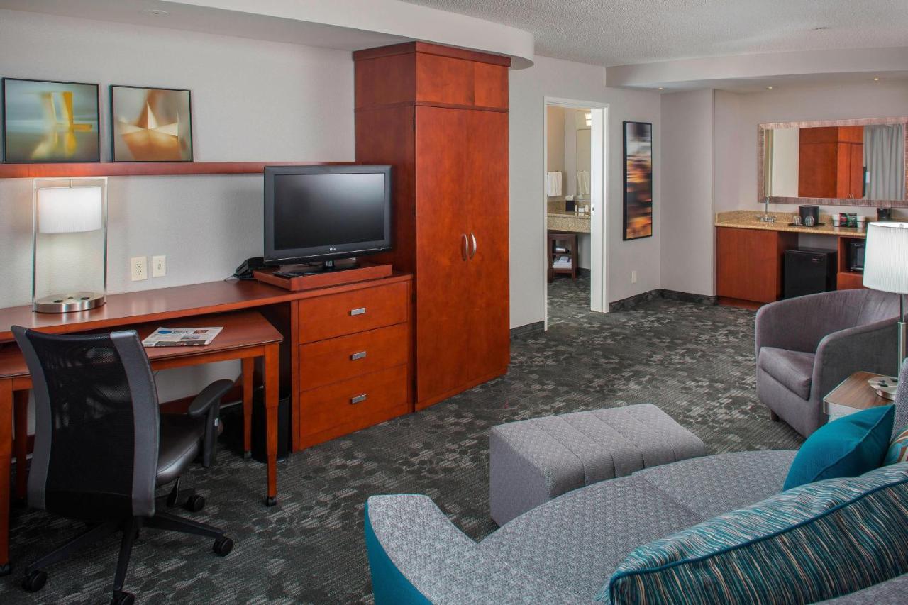 1 Bedroom Larger Suite, 1 King, Sofa bed at Courtyard by Marriott Nashville Goodlettsville