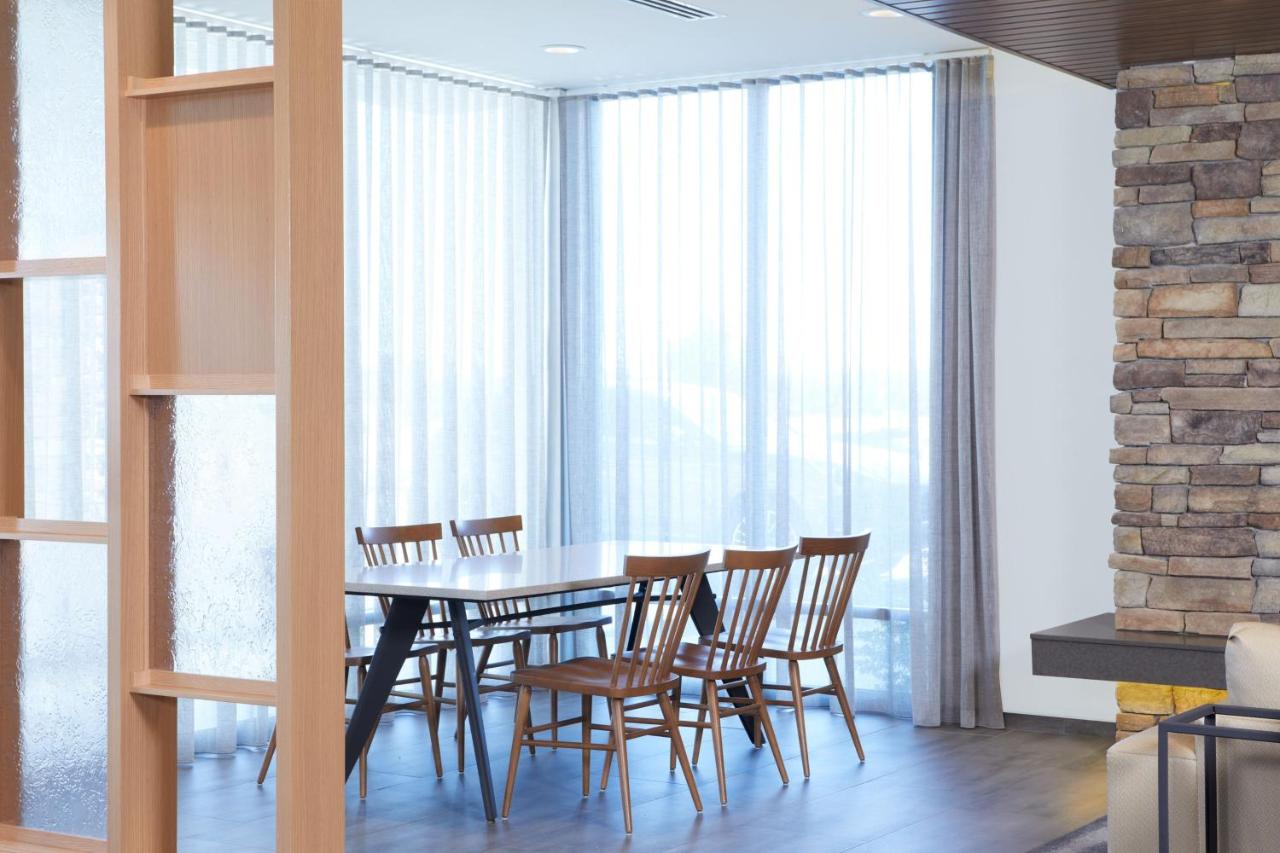| Fairfield by Marriott Inn & Suites Palmdale West