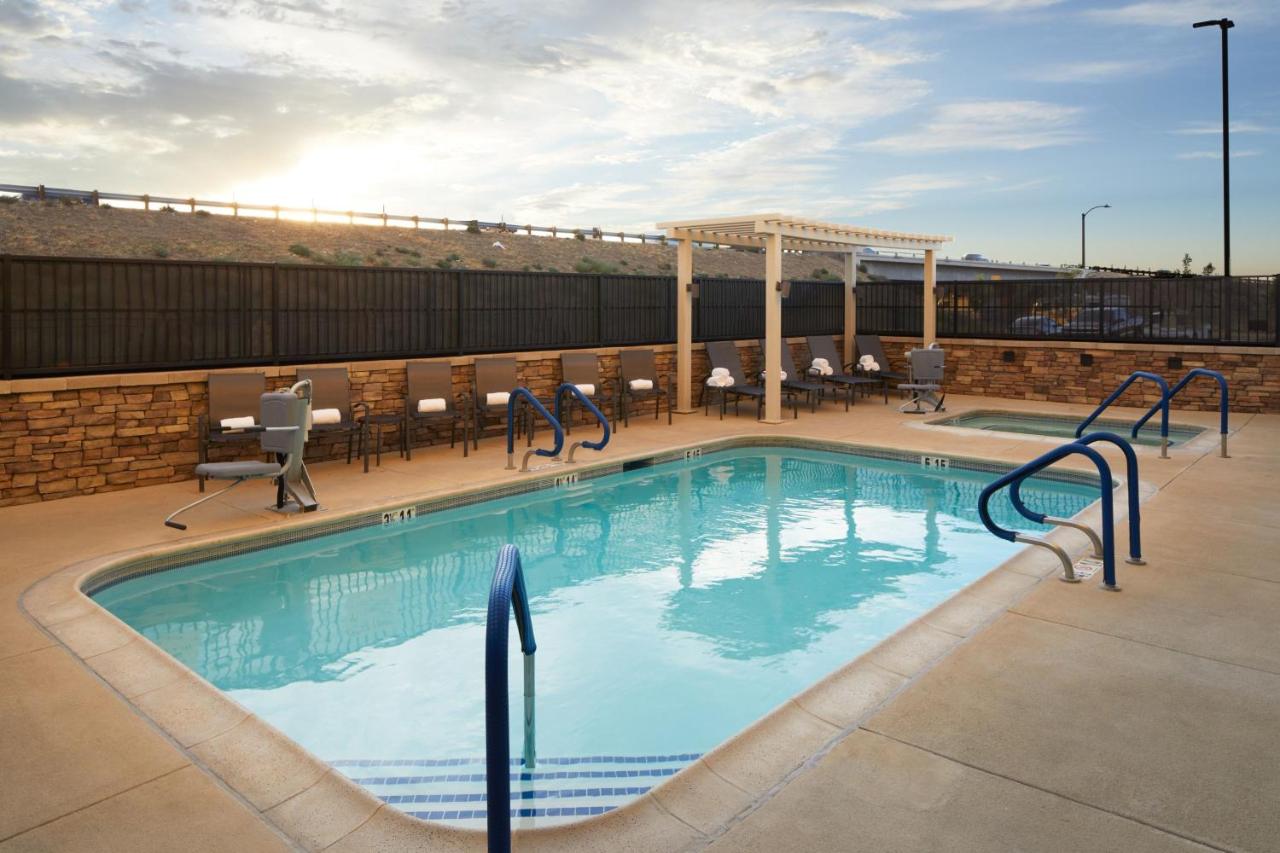 | Fairfield by Marriott Inn & Suites Palmdale West