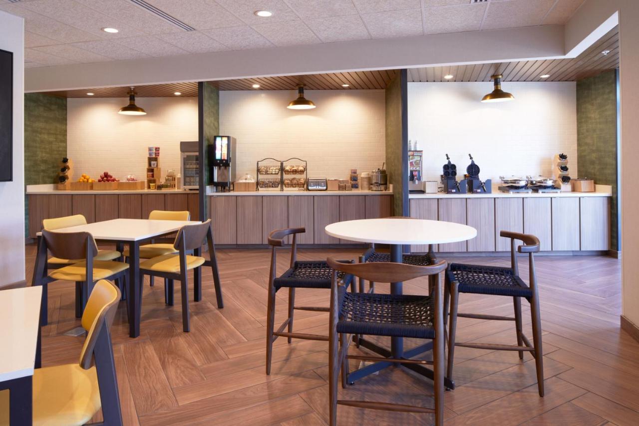 | Fairfield by Marriott Inn & Suites Palmdale West