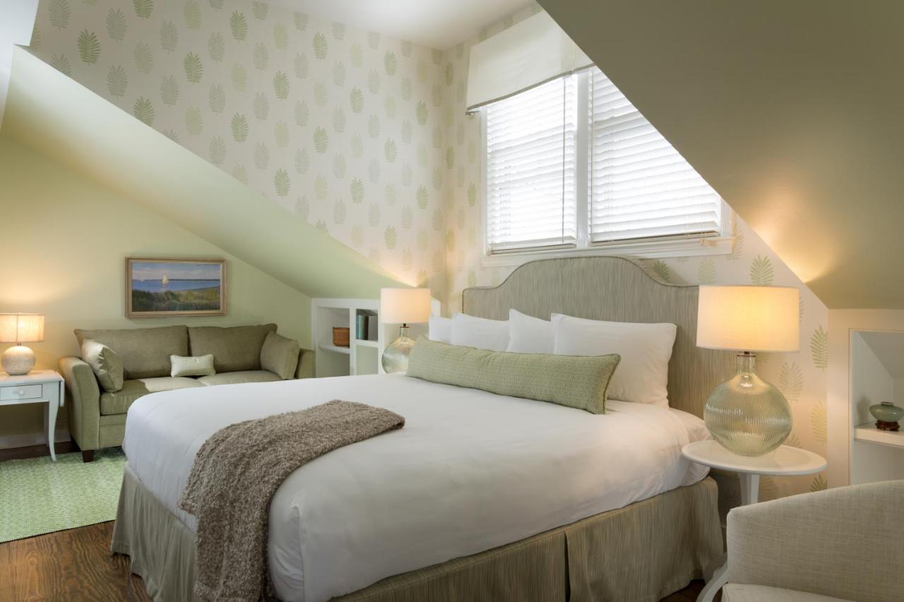 | Brass Lantern Inn