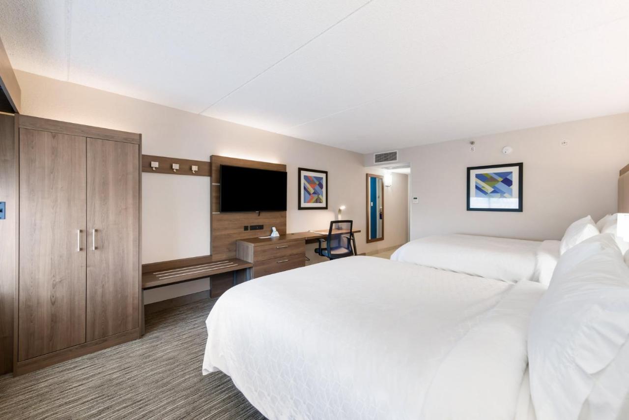 | Holiday Inn Express Naperville, an IHG Hotel