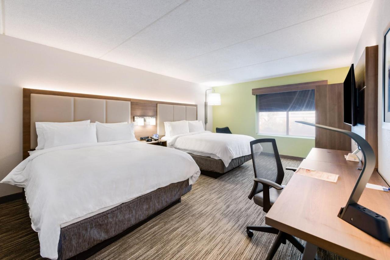 | Holiday Inn Express Naperville, an IHG Hotel