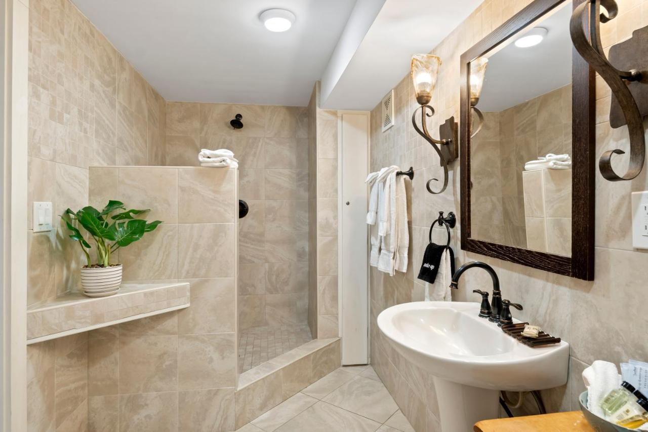  | Sea Rose Suites