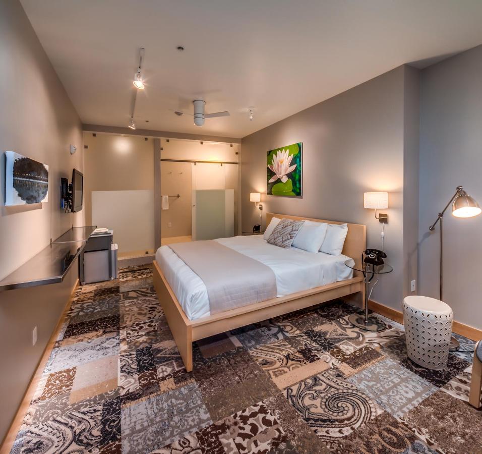 | Island Inn at 123 West