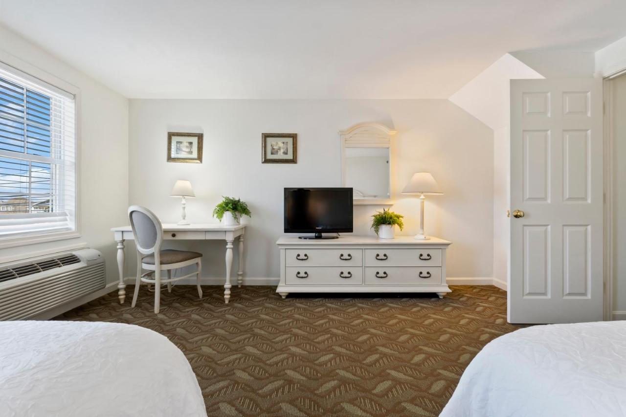 | Pink Blossoms Resort