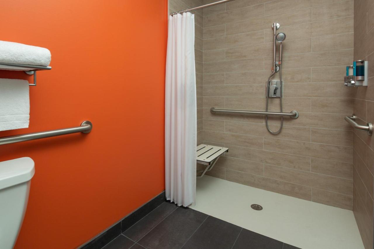 Aloft, Guest room, 2 Queen at Aloft by Marriott Miami Aventura