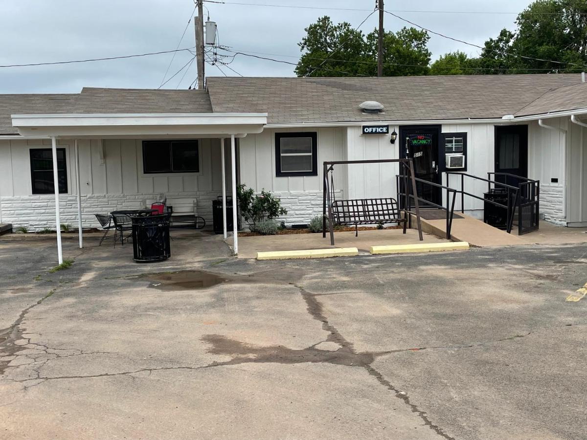 | Budget Inn
