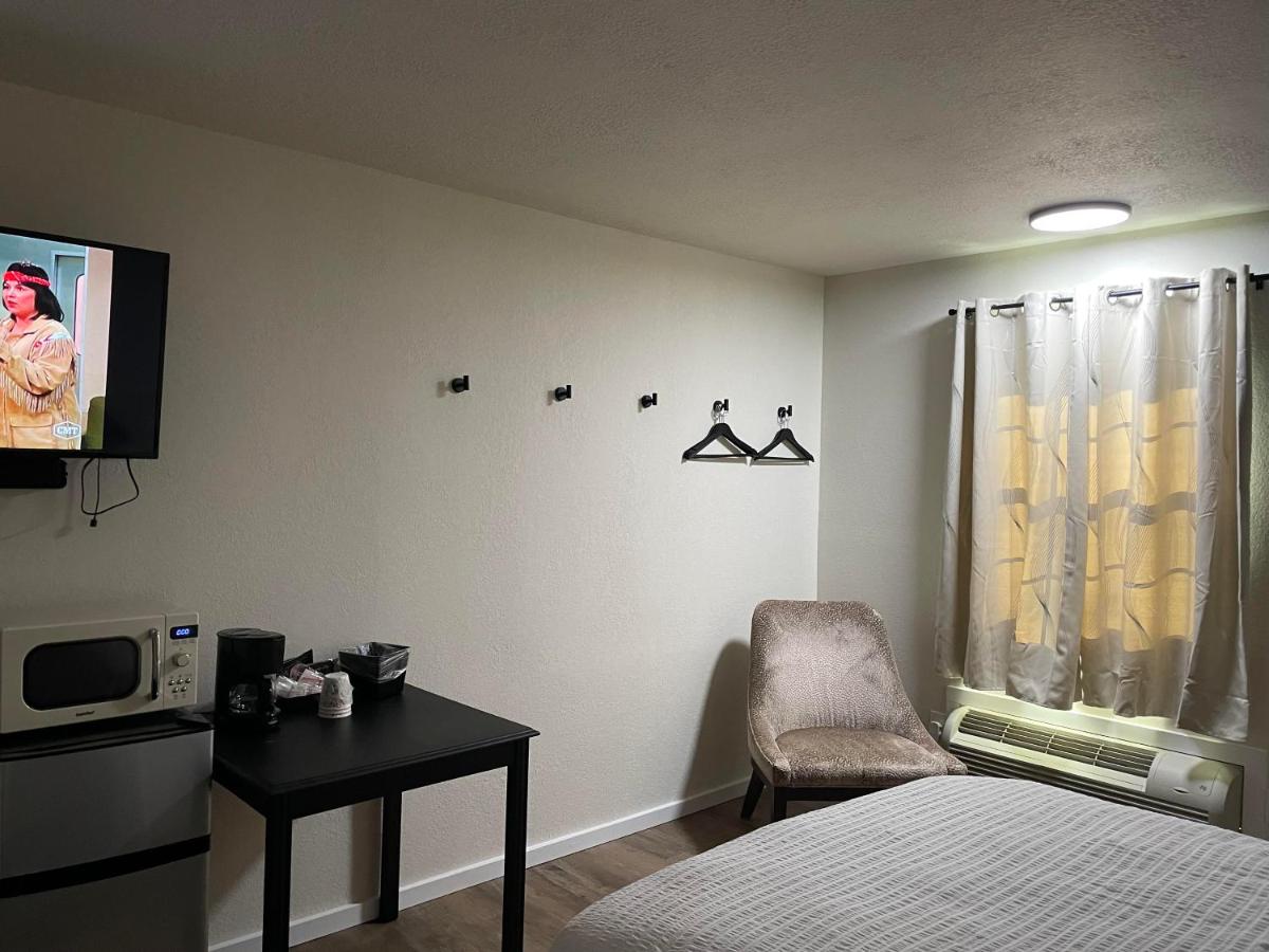 | Budget Inn