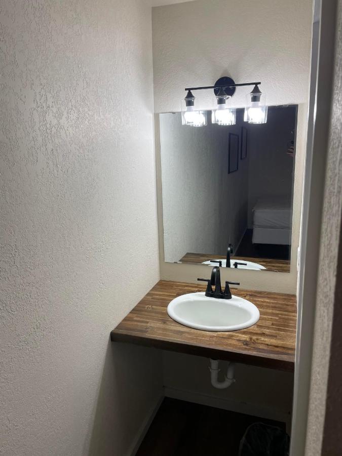 | Budget Inn