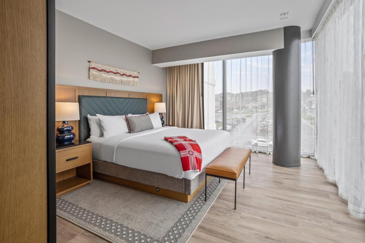 Single Room with Mountain View at The Highlander at Radford, Tapestry Collection by Hilton