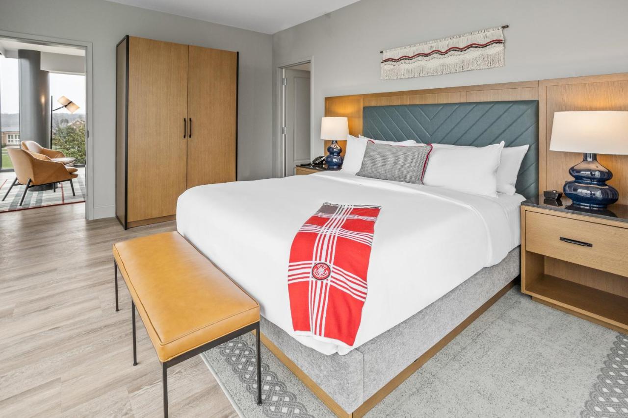 One-Bedroom Apartment at The Highlander at Radford, Tapestry Collection by Hilton