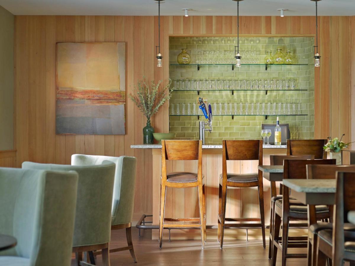 | Green Mountain Suites Hotel