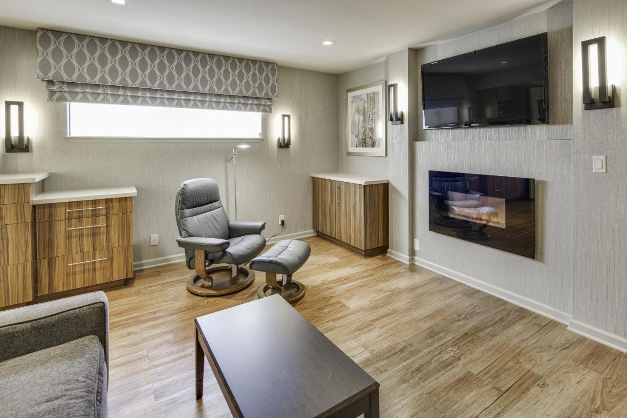 King Suite at Hotel Strata