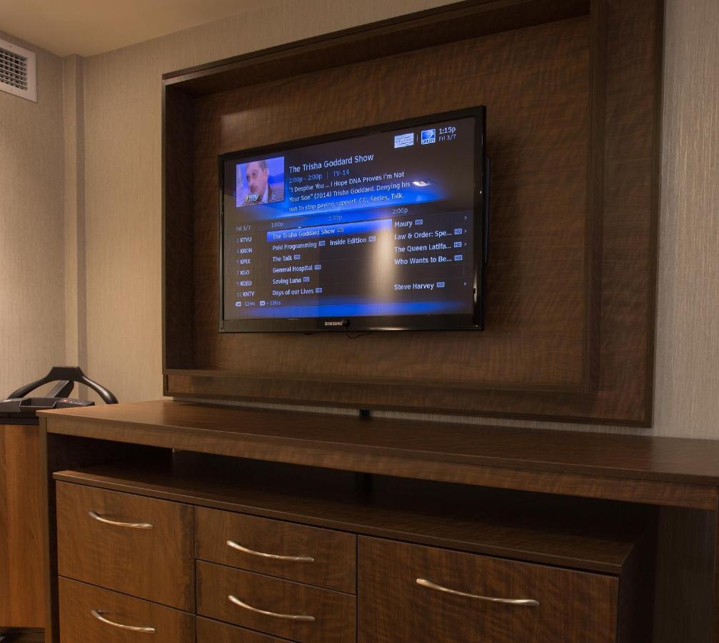 Executive King Junior Suite at Hotel Strata