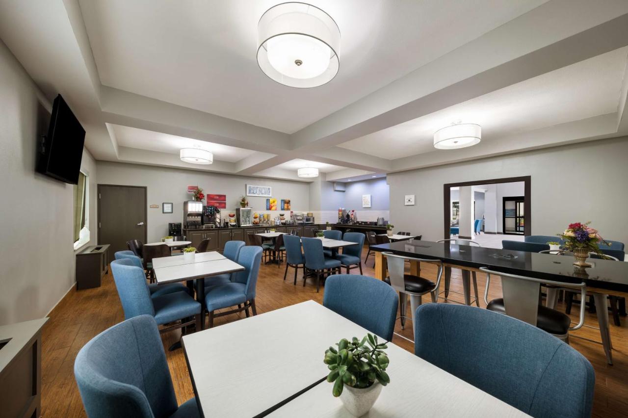 | Best Western Plus Lake Dallas Inn & Suites