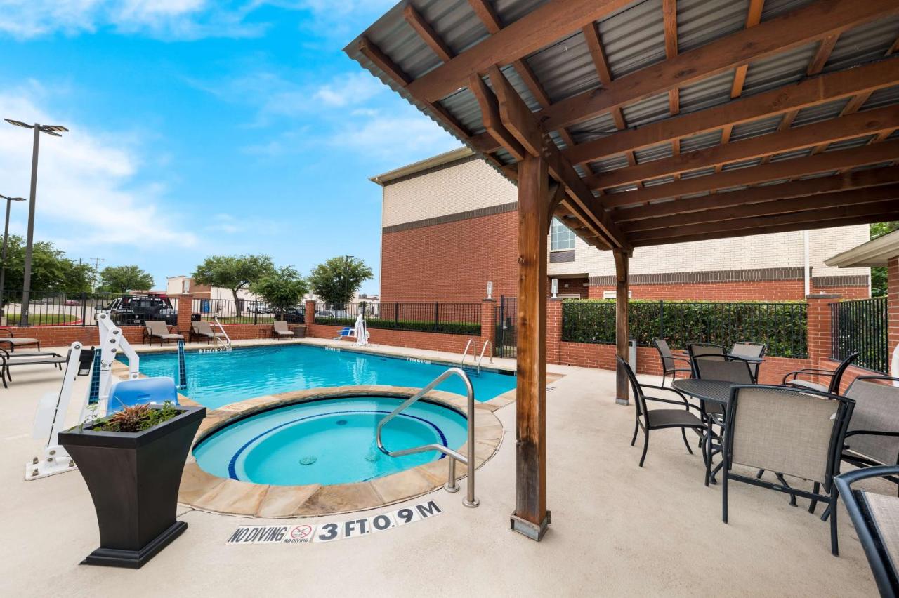 | Best Western Plus Lake Dallas Inn & Suites