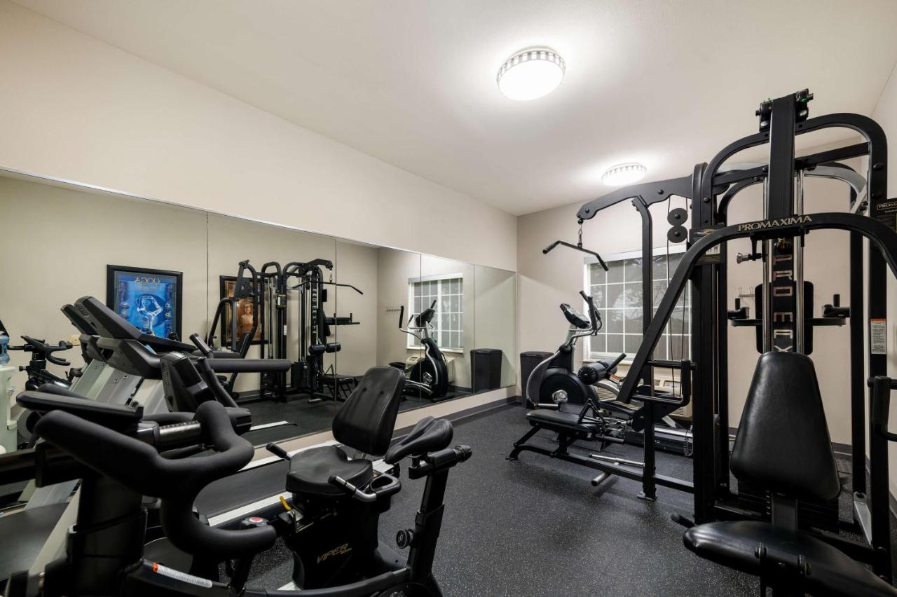 | Best Western Plus Lake Dallas Inn & Suites
