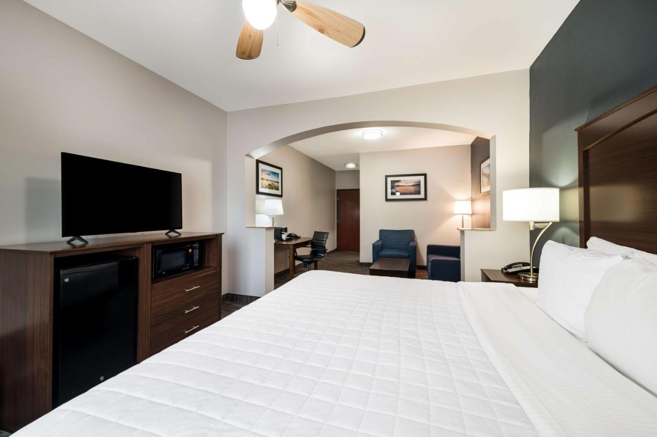 | Best Western Plus Lake Dallas Inn & Suites