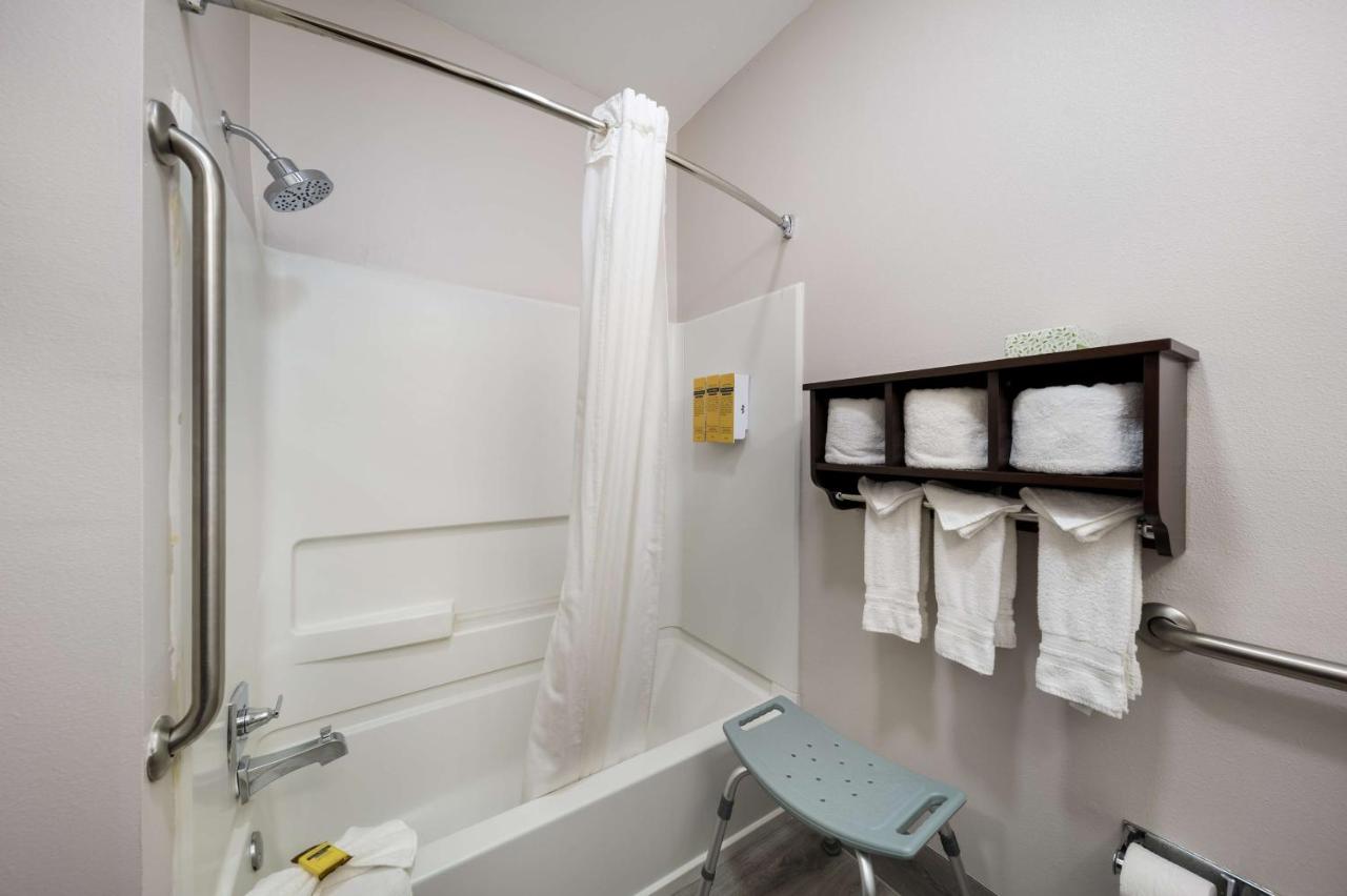 | Best Western Plus Lake Dallas Inn & Suites
