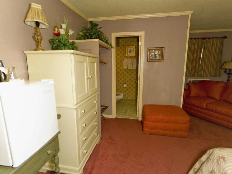 | Hillwinds Inn - Blowing Rock