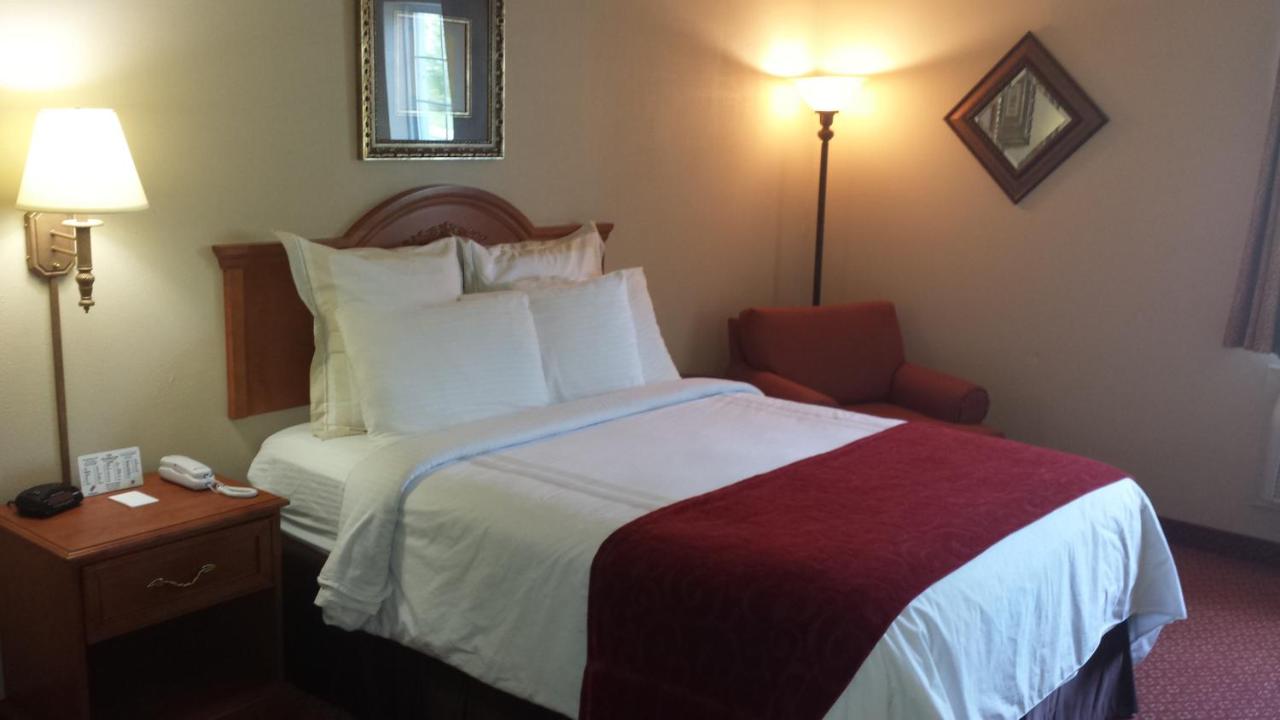 | All American Inn & Suites Branson